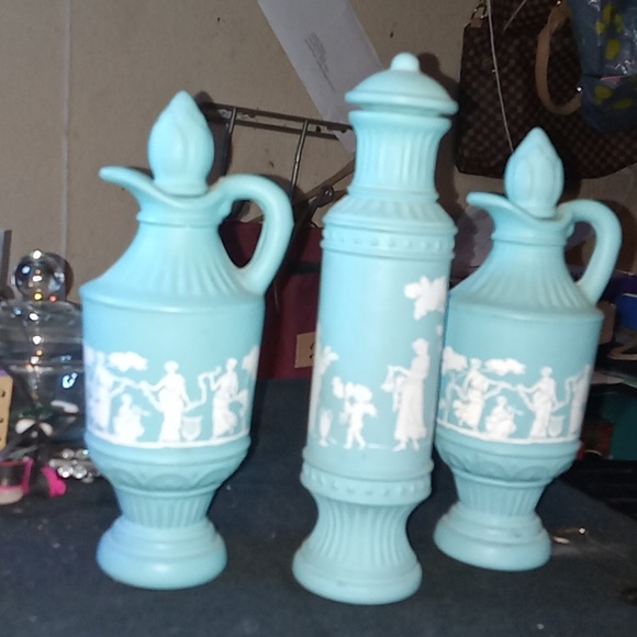 Antique perfume bottles from avon nineteen seventy nine - Picture 2 of 2